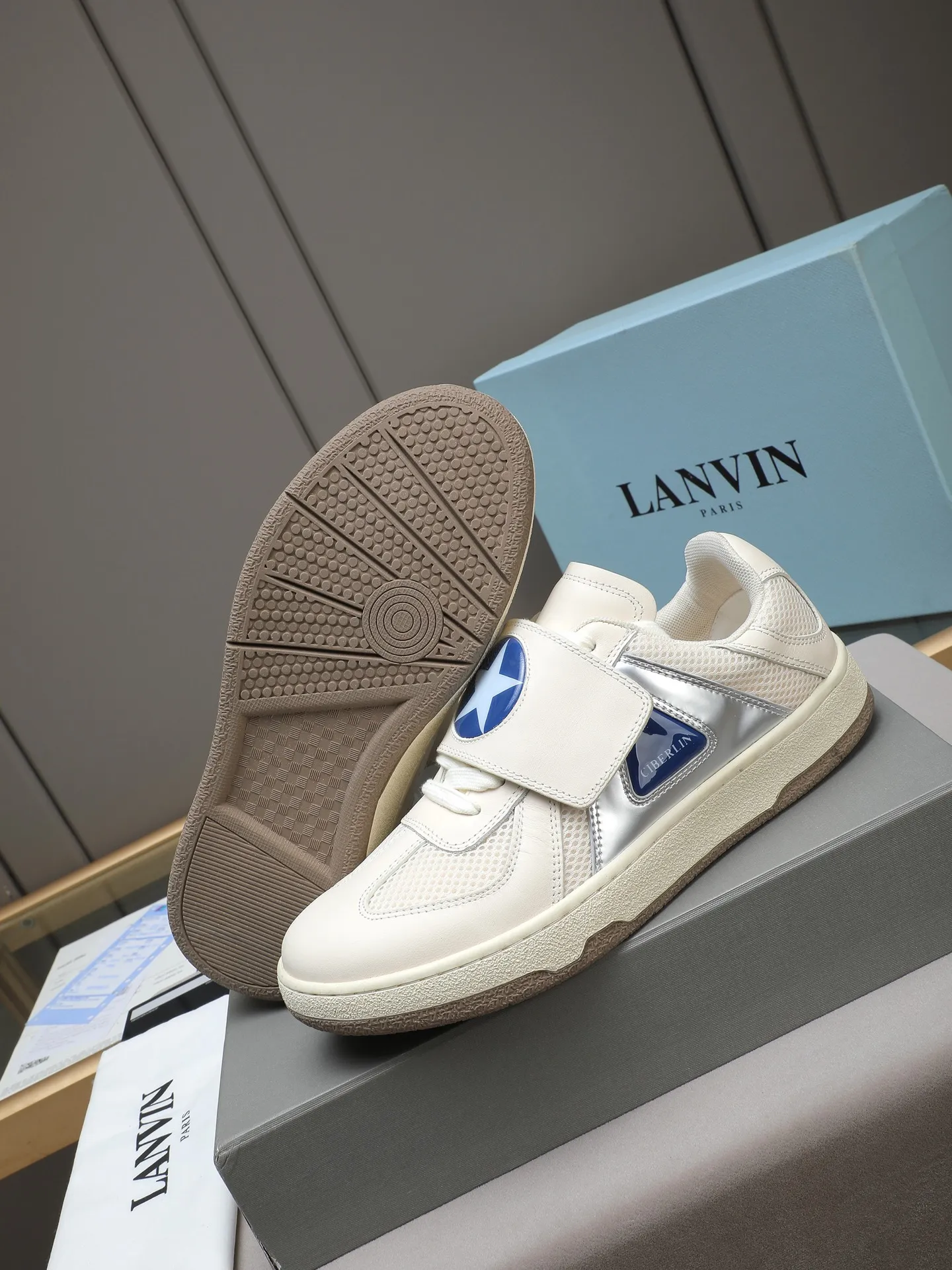 Men's shoes 💰600 [LANVIN] The latest fashionable item! High quality CLAY series‼ ️ The latest trendy products of the season 🌈Many bloggers have planted grass and purchased the original open-mold customization. The upper and outsole are sewn with mark threads without edge sealing. Multiple material splicing combination design. Very versatile for fashionable and casual wear. Comfortable on the feet. Self-recommended. Upper cowhide + cow suede + breathable mesh lining. Foot-padding cowhide. Exclusive original open-mold clear logo rubber outsole ⚠️38-44 (customized for 45)